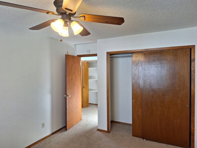 Building Photo - 8336 W 87th Dr
