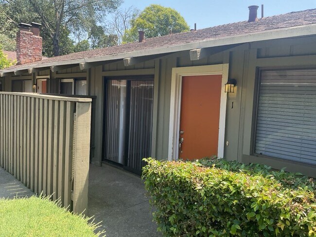 Building Photo - 2336 Villanova Cir