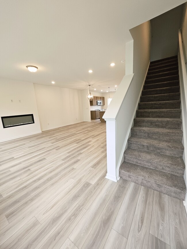 Building Photo - 128 Rosebush Ln