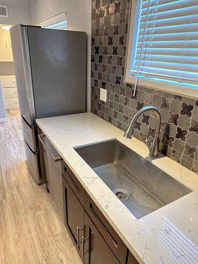 Building Photo - 1936 N Tucson Blvd