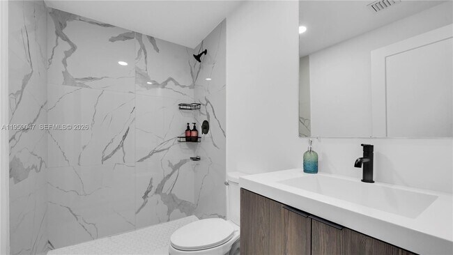 Building Photo - 417 NW 13th Ct