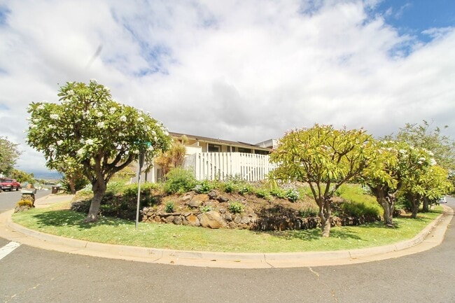 Building Photo - Island Living Awaits in South Maui in the desirable Keonekai Heights neighborhood- Move in Specia...