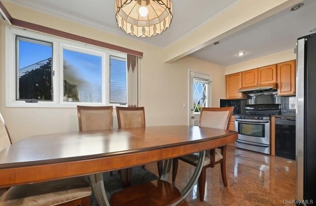 Building Photo - 162 Crown Ave