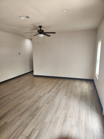 Building Photo - 22806 Shady Forest Dr
