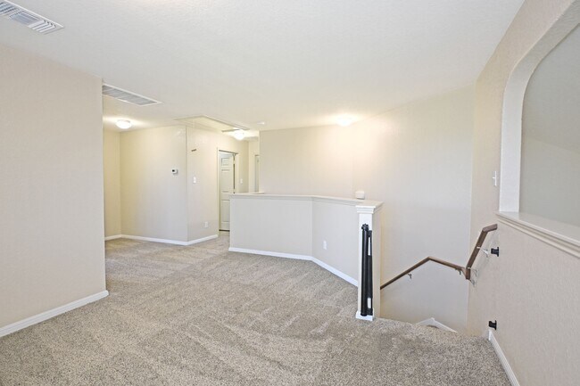 Building Photo - 2231 Hawk Dr