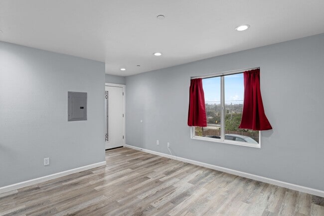 Building Photo - Stunning Remodeled 3-Bed, 3.5-Bath Home with Two Kitchens & Expansive Private Driveway in La Mesa!