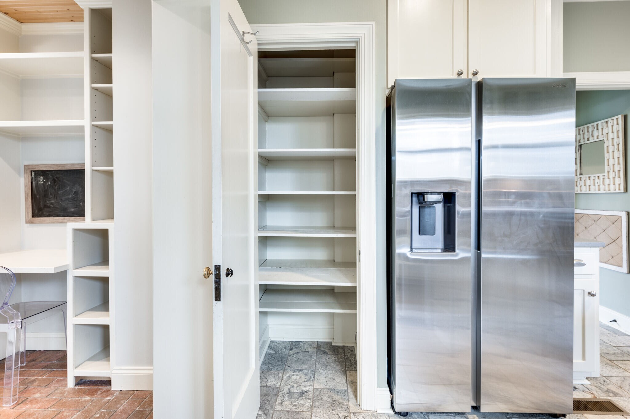 kitchen pantry - 4206 Farrar Ave