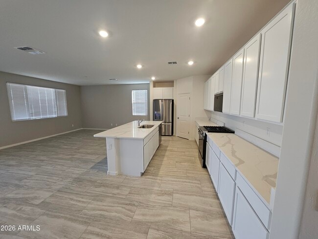 Building Photo - 3010 E Augusta Ave