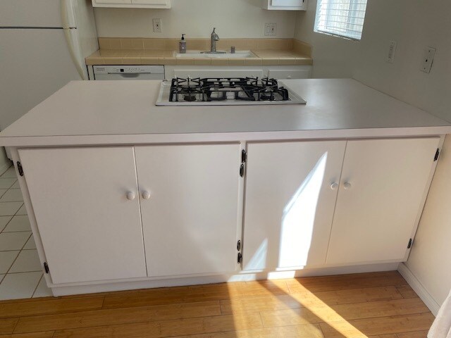 Kitchen - 1511 Yale St