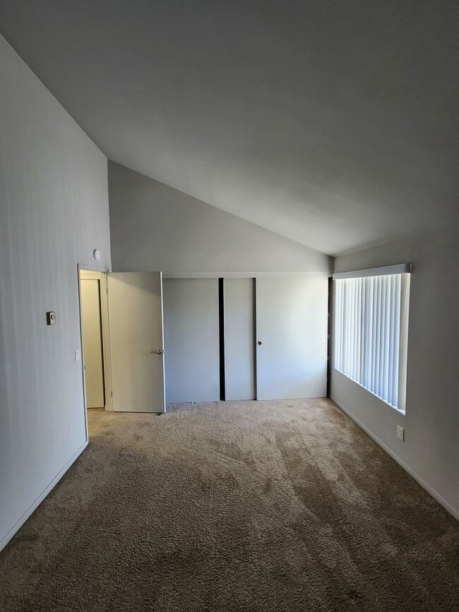 Building Photo - 1 Bedroom Condo in University City