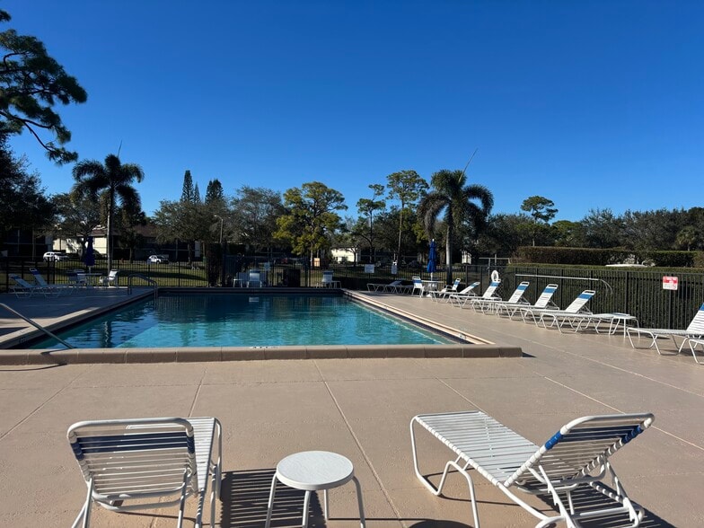 Building Photo - 6271 Chasewood Dr