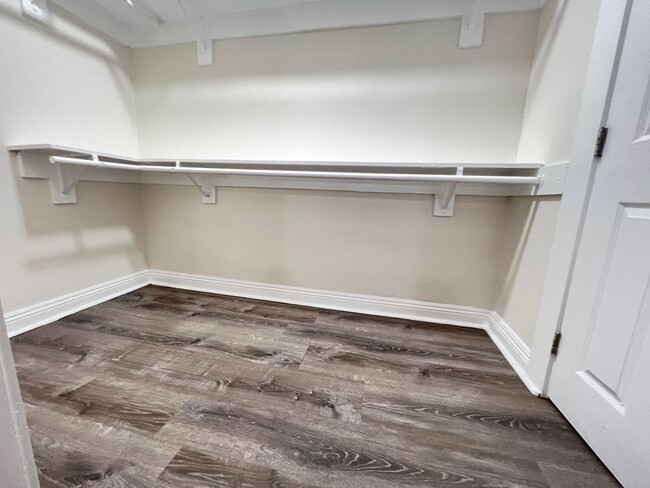 Interior Photo - Flint 301 S Kenmore LLC