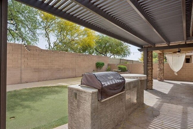 Building Photo - 2763 N Raven