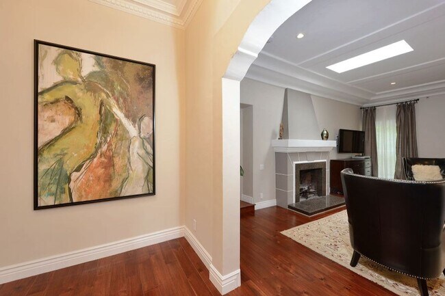 Building Photo - Welcome to this beautifully updated Spanis...