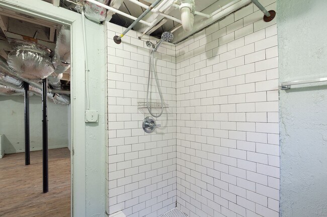 Building Photo - Charming Renovated Bungalow in Grove Park ...