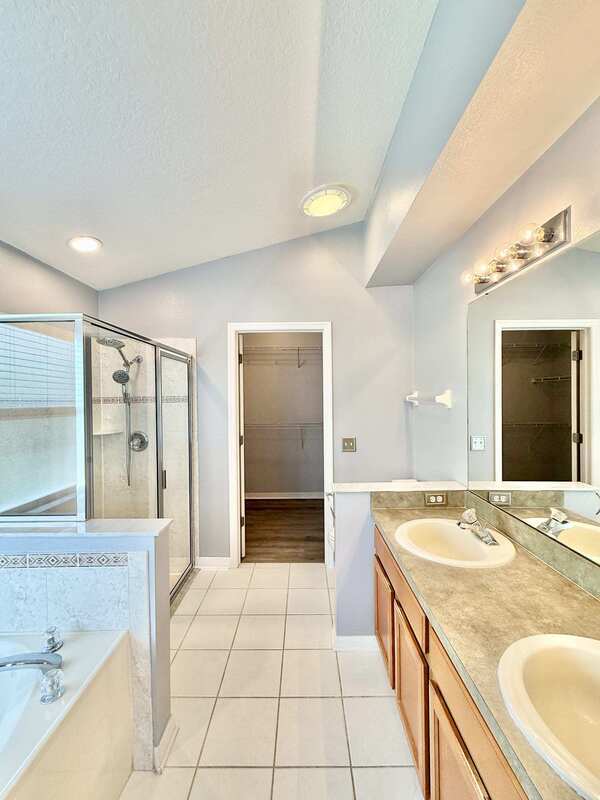 Building Photo - 838 Addison Dr NE
