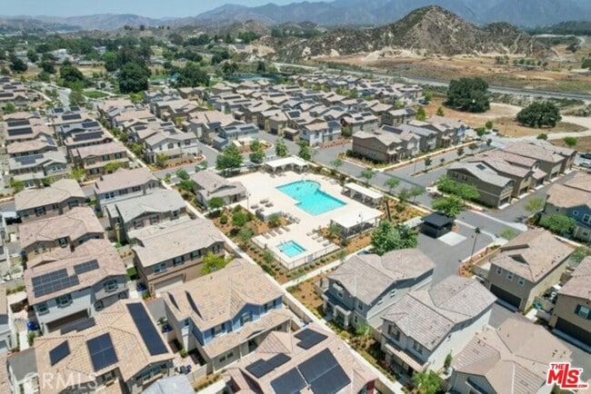 Building Photo - 27751 Dyer Wy