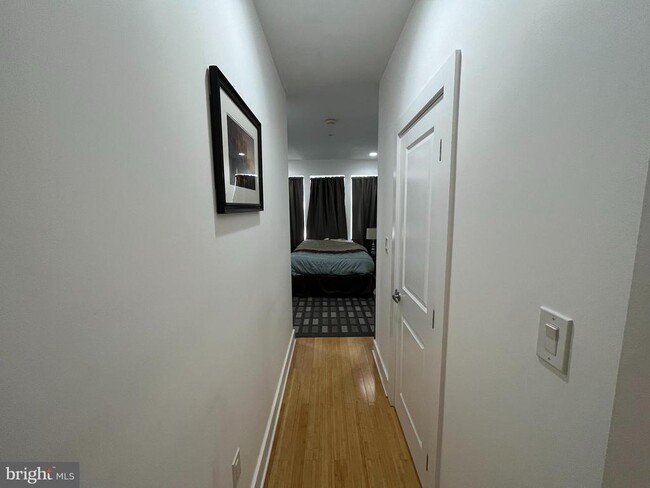 Building Photo - 1013 V St NW