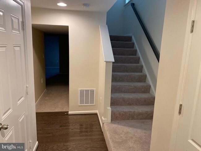 Building Photo - 37 Cecily Way