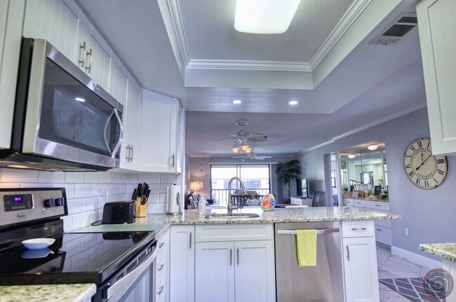 Building Photo - Seasonal Short-Term 2-Bedroom 2-Bath 2nd Floor Condo Located at Mission Lakes!