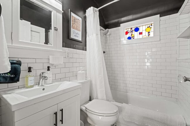 Building Photo - 2850 Hazel Ave