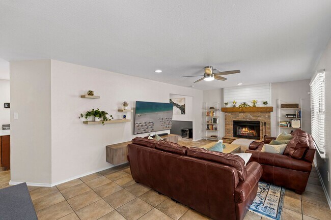 Building Photo - 3 Bedroom/2.5 Bath Northwest Park Subdivision