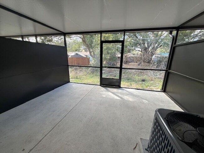 Building Photo - 2/1.5 Winter Springs Townhome with screened patio