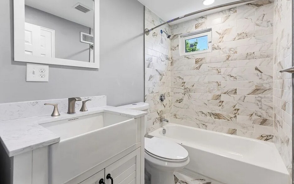 Building Photo - 71 Gladeside Ave