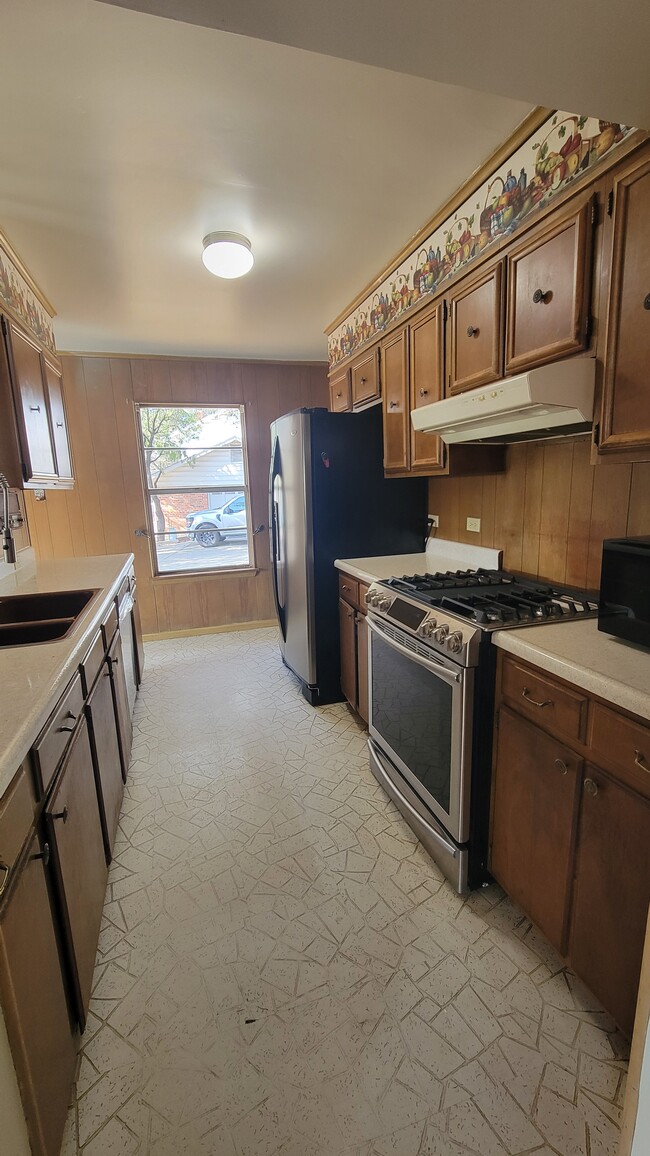 Building Photo - 2910 Wacos Dr