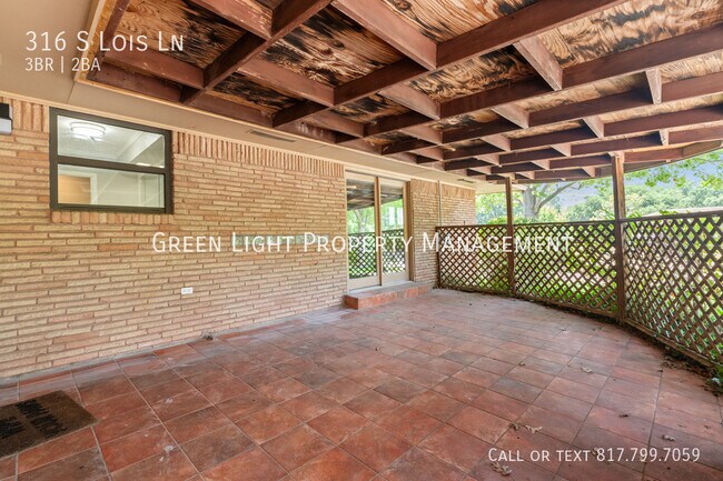 Building Photo - 316 S Lois Ln