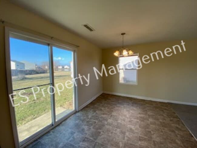 Building Photo - Beautiful 4 Bedroom 2.5 Bath 2 story home in Wildwood Farms on Indy's Southeast side!