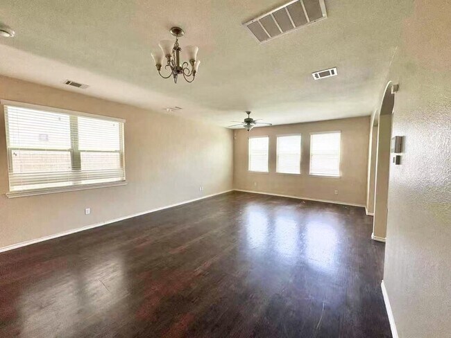 Building Photo - Cozy and well-kept 4 beds rental home in Houston