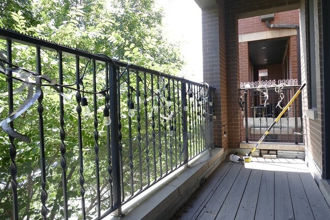 Building Photo - 3024 N Sheffield Ave