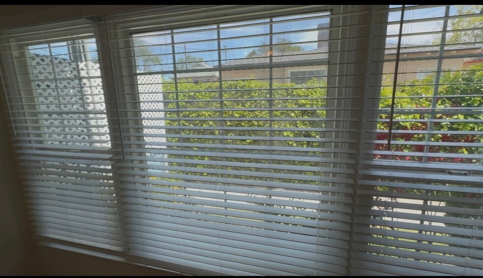 Building Photo - 1312 N Kenwood St