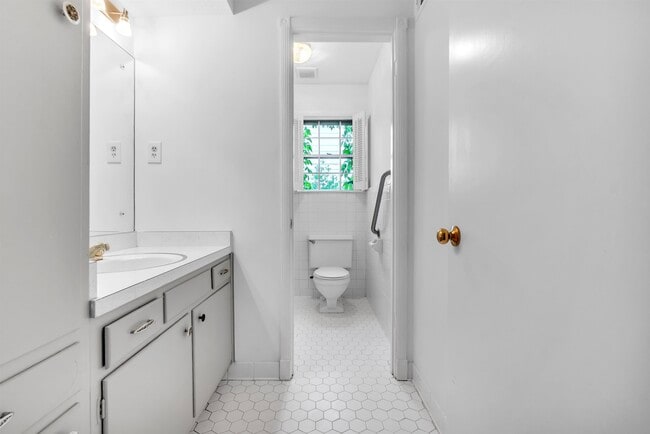 Building Photo - 5427 Shirlington Ave