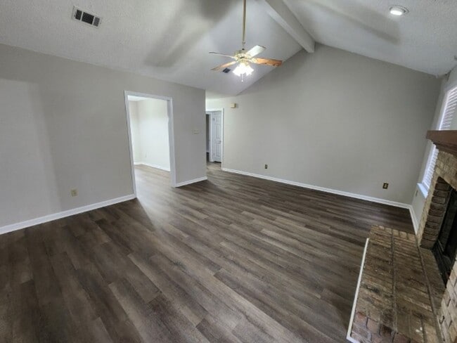 Building Photo - 15 Honey Locust Ct