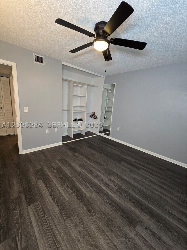Building Photo - 1526 Whitehall Dr