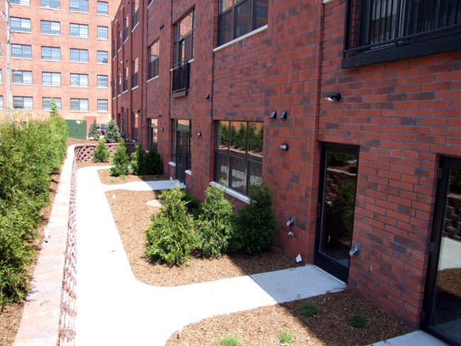 Building Photo - Loose Leaf Lofts