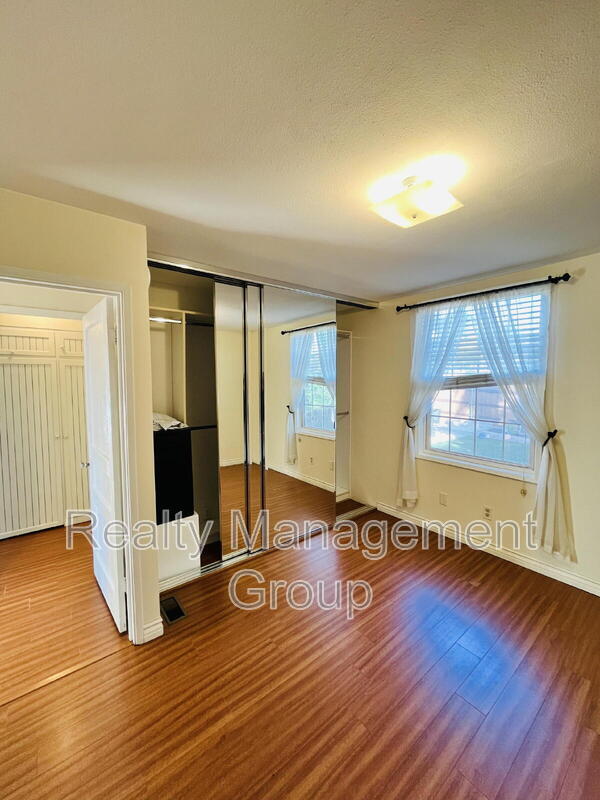 Building Photo - 246 Loma Vista Pl