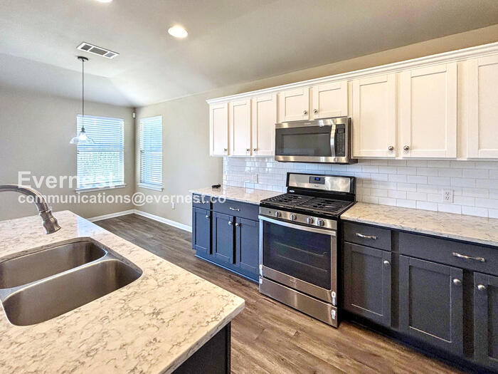 Building Photo - 1208 Willowbrook Dr