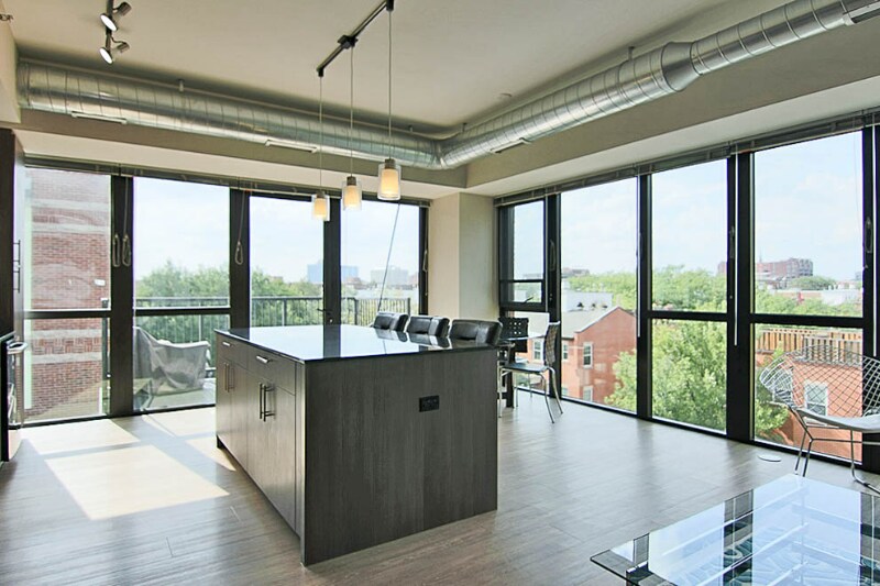 Building Photo - 221 W Scott St