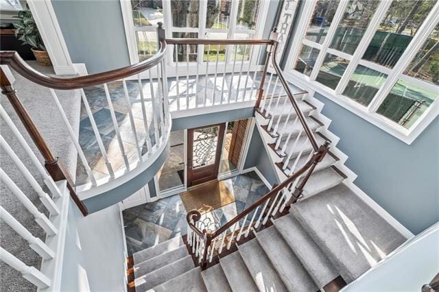 Building Photo - 633 Village Ln N