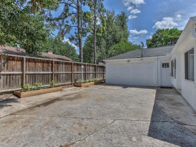 Building Photo - 12514 Kingsride Ln
