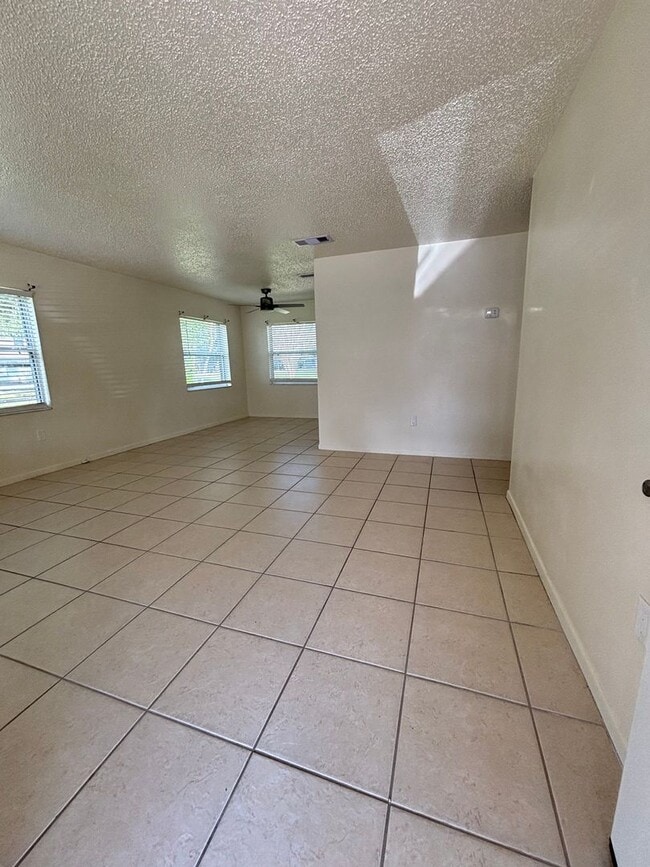 Building Photo - Leesburg Duplex