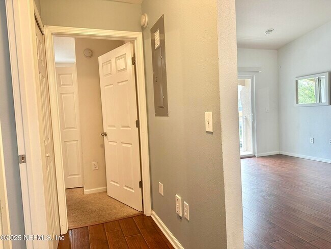 Building Photo - 6916 Ortega Woods Dr