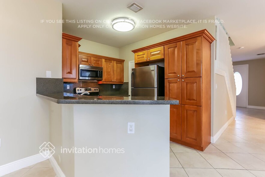 Building Photo - 3936 SW 69th Ave