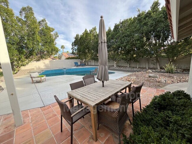 Building Photo - 39866 Newcastle Dr