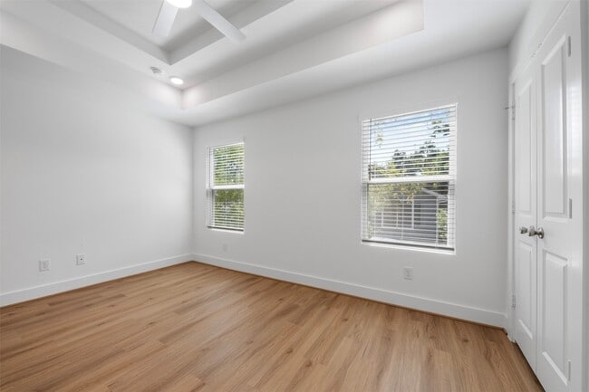 Building Photo - 1222 E 33rd St