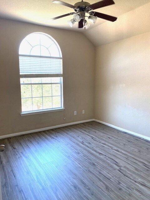 Building Photo - 7406 Valentine Ln