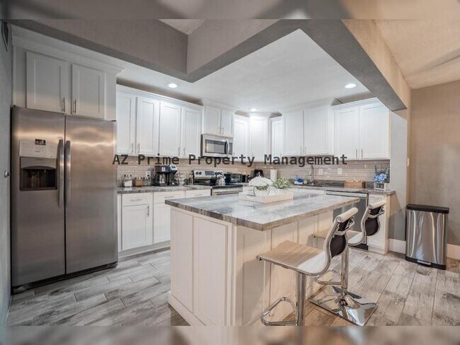 Building Photo - 1942 W Indianola Ave